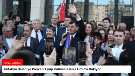 Kütahya Belediye Başkanı Eyüp Kahveci Halka Umutla Bakıyor